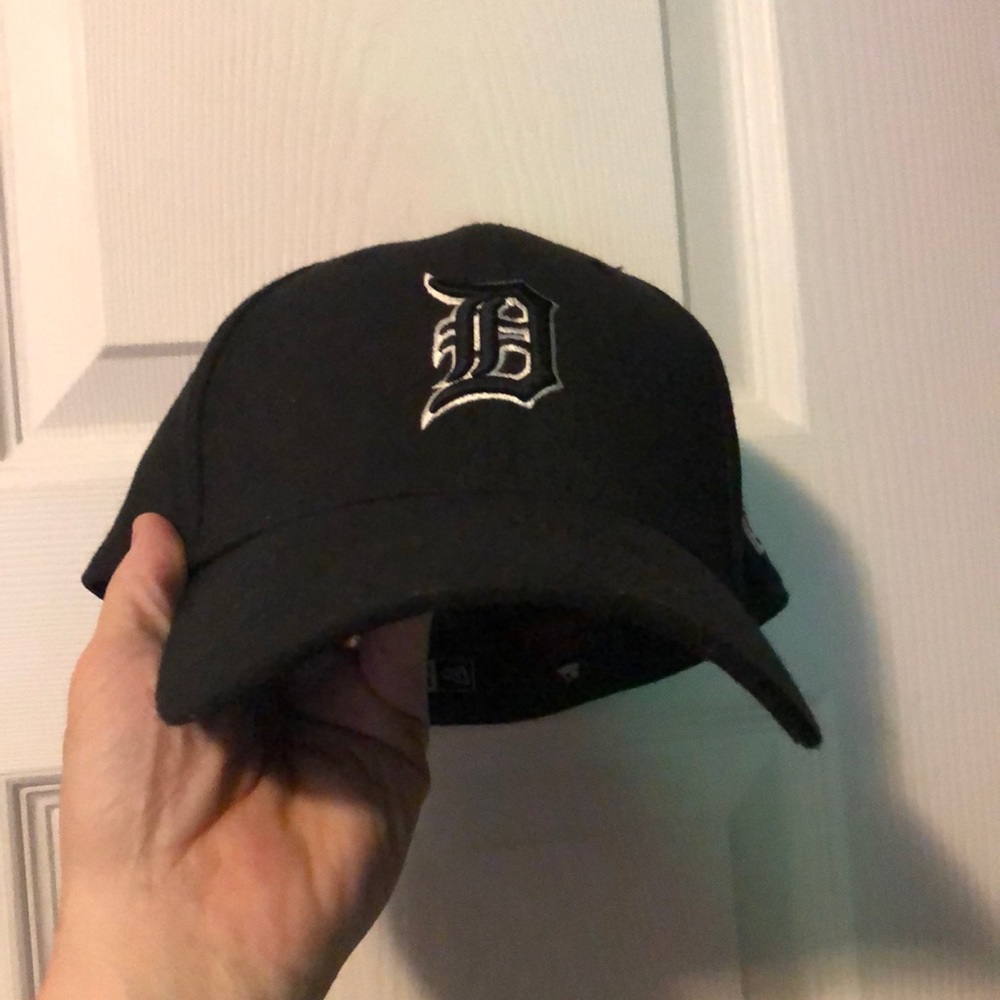 Worn for 5 minutes.